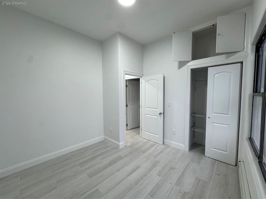 Empty room, Interior, Wooden Ceilings