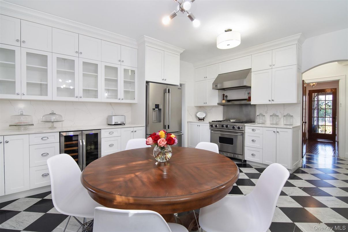 Dining room, Interior, Kitchen, Stainless Steel Appliances