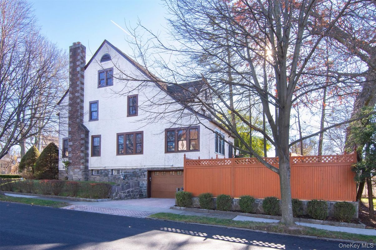 Attached, Exterior, Facade, Tudor Revival