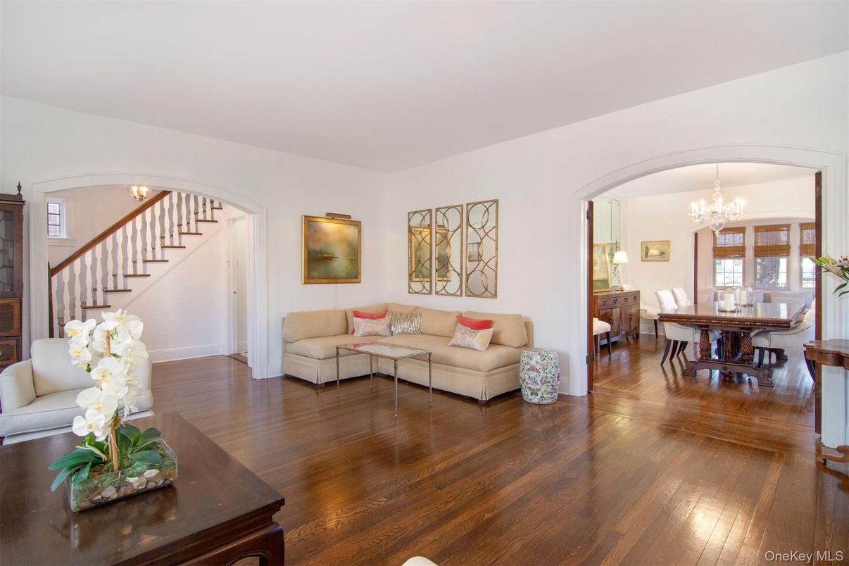 Chandelier, Dining room, Interior, Living room, Wood Texture Flooring