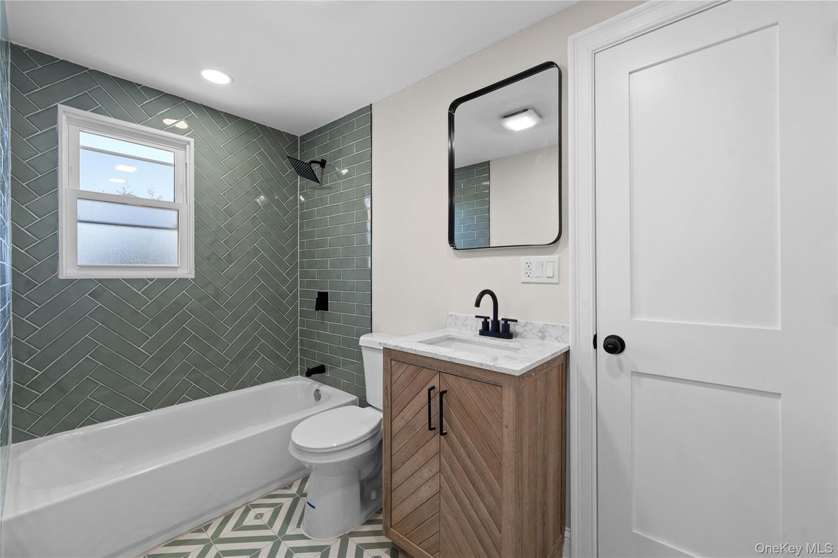 Bathroom, Interior, Recessed Lighting