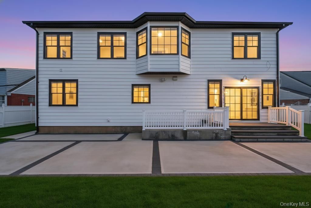 Exterior, Facade, Rowhouse