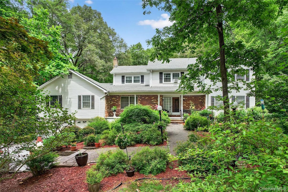 Exterior, Facade, Brick Facade, Split Level