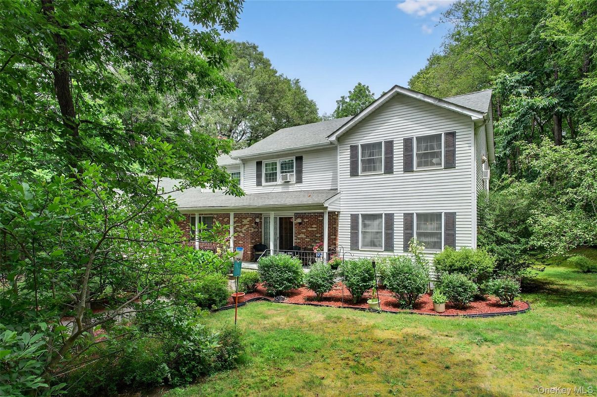 Exterior, Facade, Brick Facade, Farmhouse