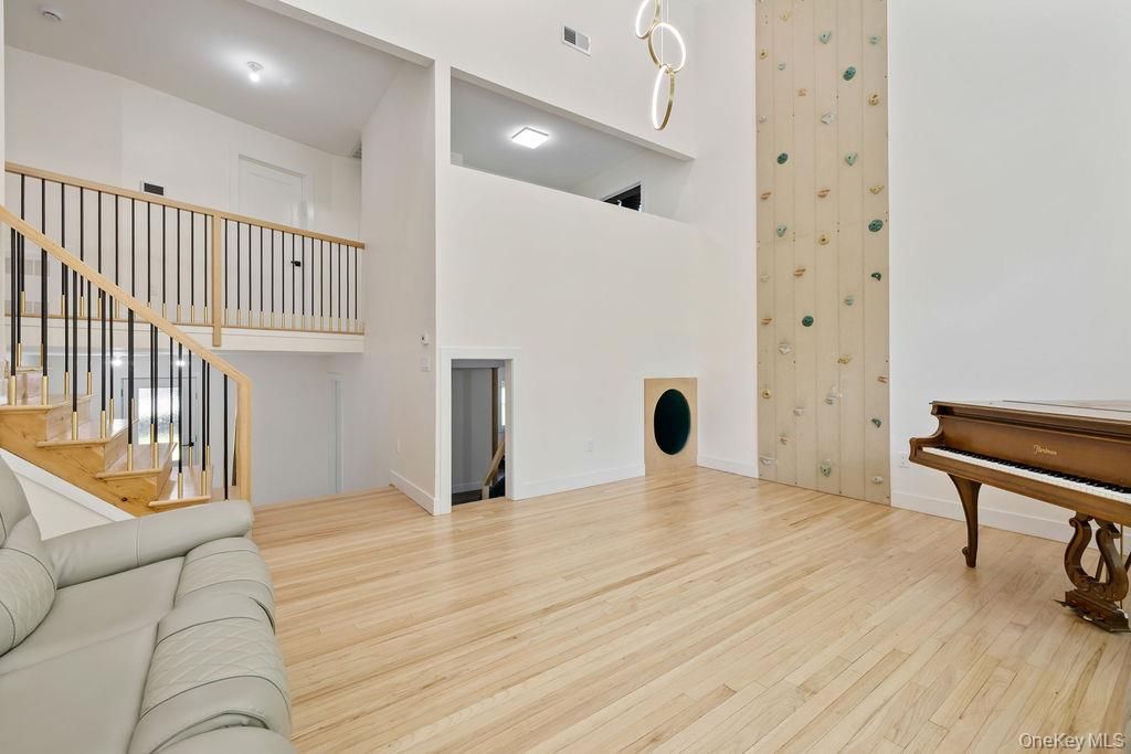 Interior, Piano, Recessed Lighting, Wood Texture Flooring