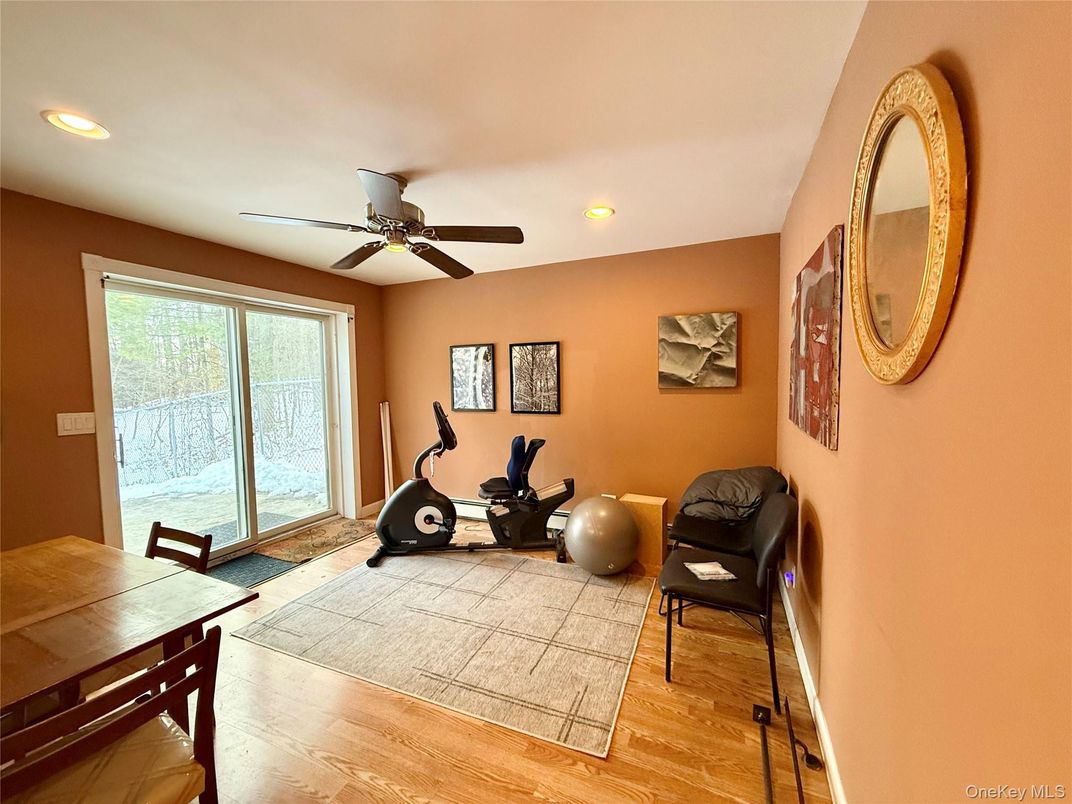 Fitness Equipment, Interior, Recessed Lighting, Wood Texture Flooring