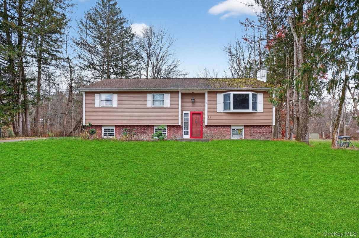 Backyard, Exterior, Facade, Brick Facade, Raised Ranch