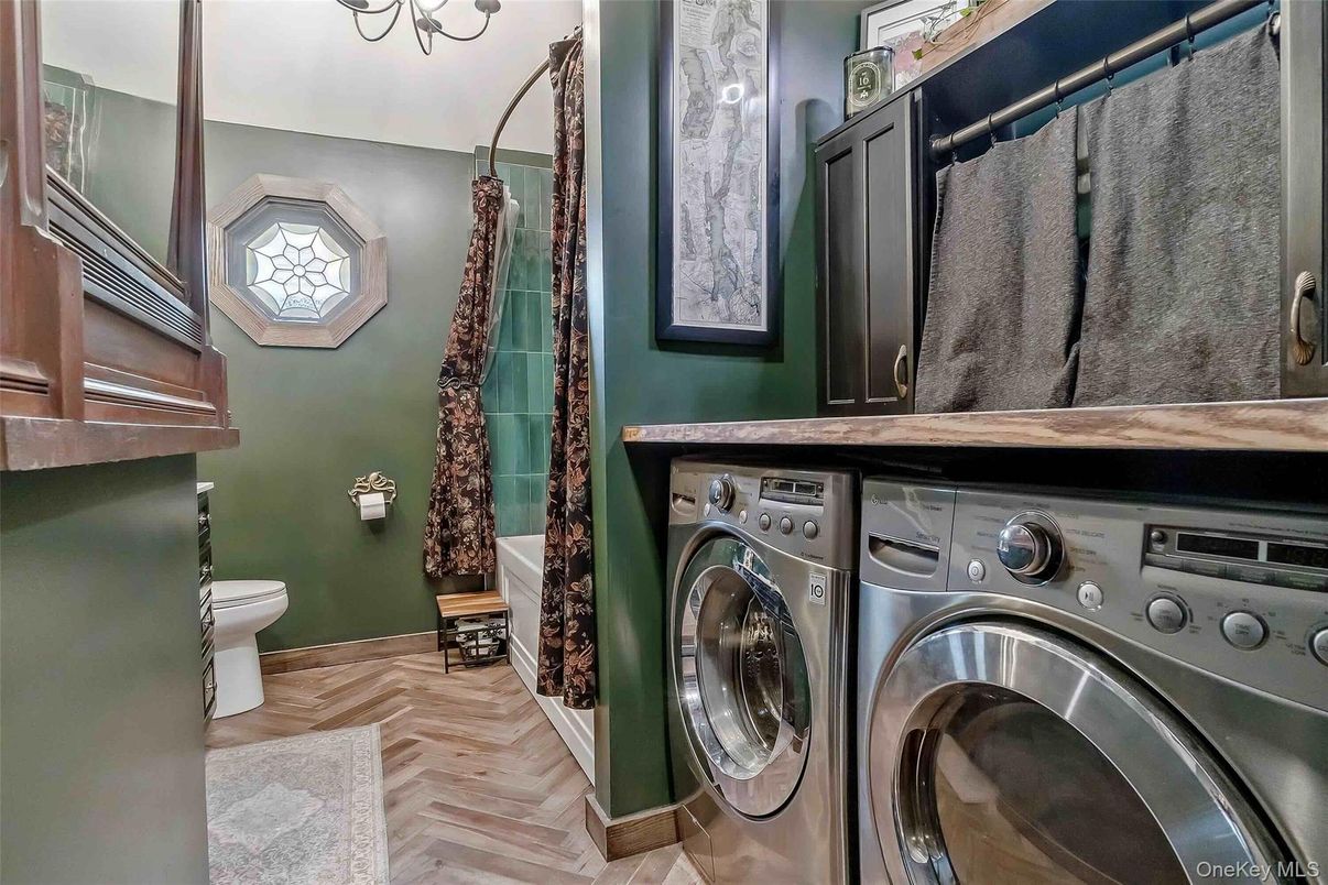 Interior, Washer, Wood Texture Flooring