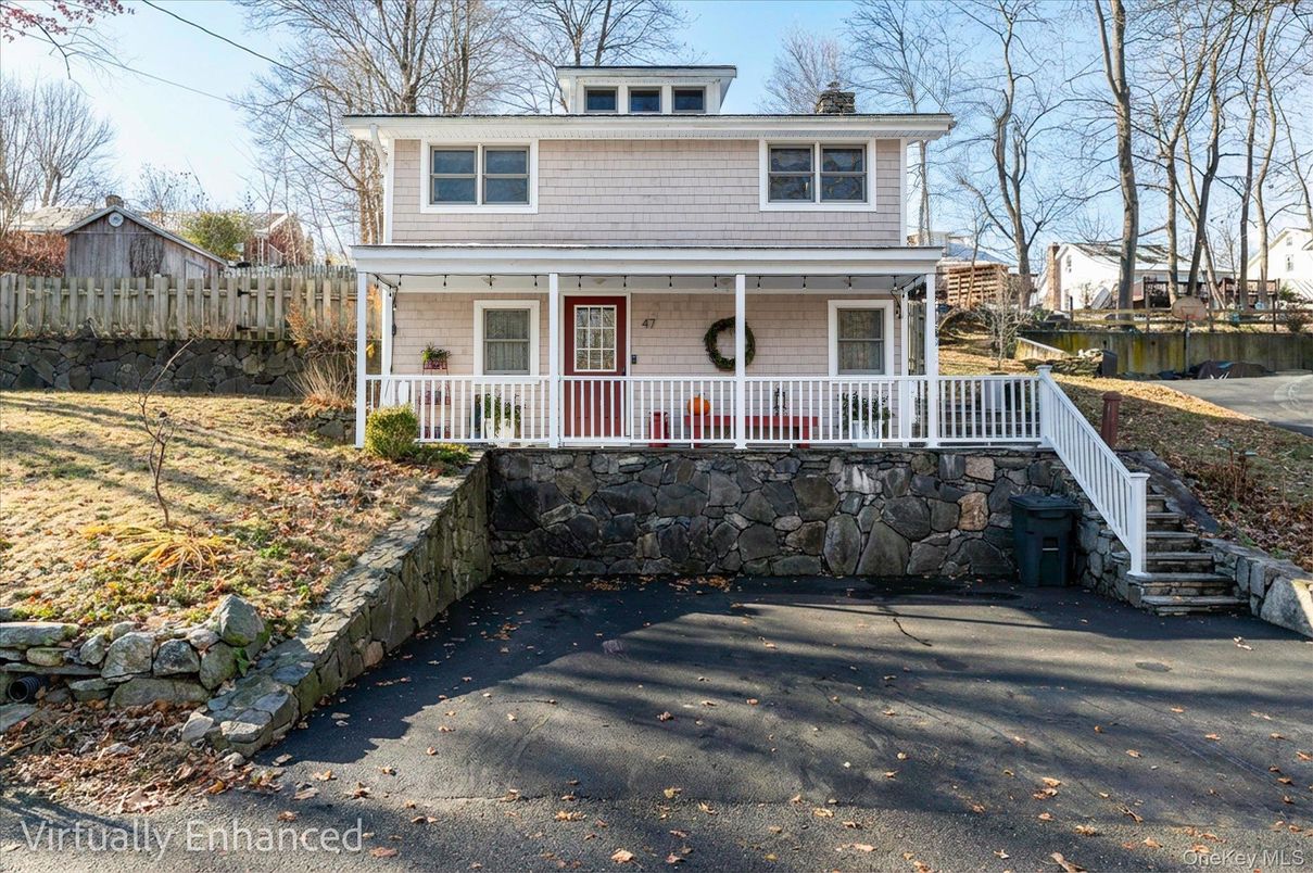 Exterior, Facade, American Foursquare