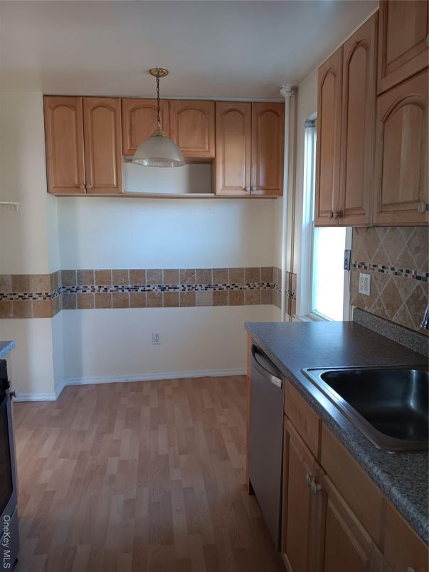 Interior, Kitchen, Pendant Lights, Wood Texture Flooring