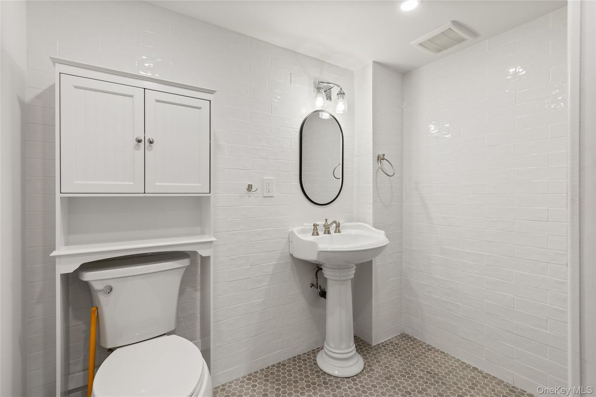 Bathroom, Interior, Recessed Lighting