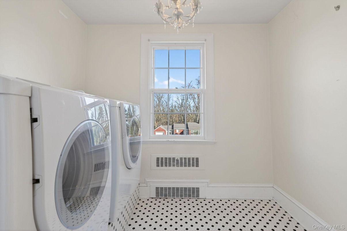 Chandelier, Interior