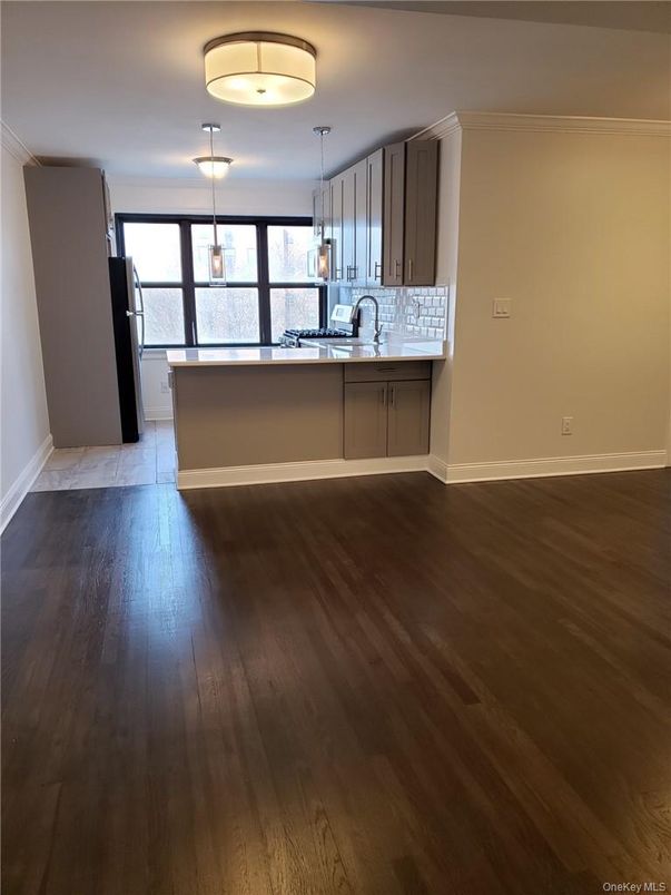Interior, Kitchen, Pendant Lights, Wood Texture Flooring