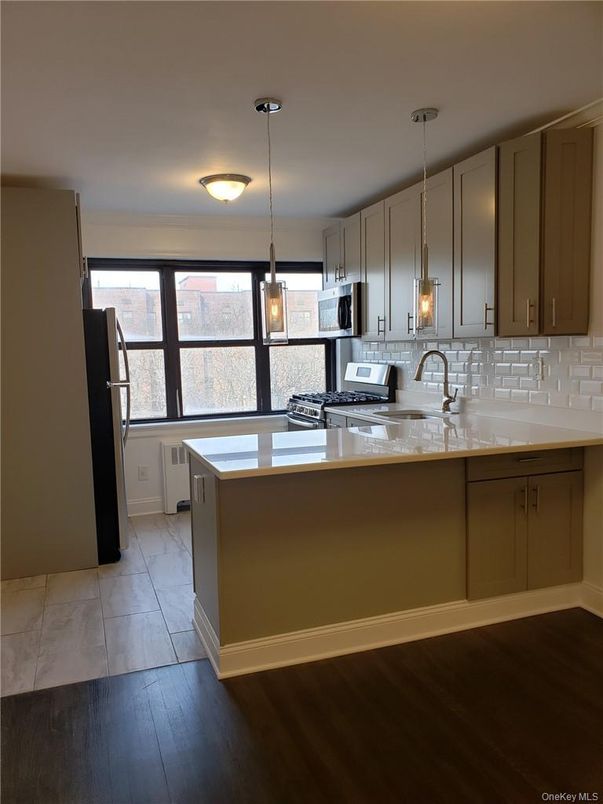 Interior, Kitchen, Pendant Lights, Wood Texture Flooring