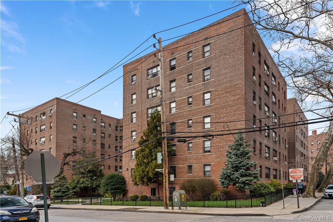 Exterior, Facade, Condo Building