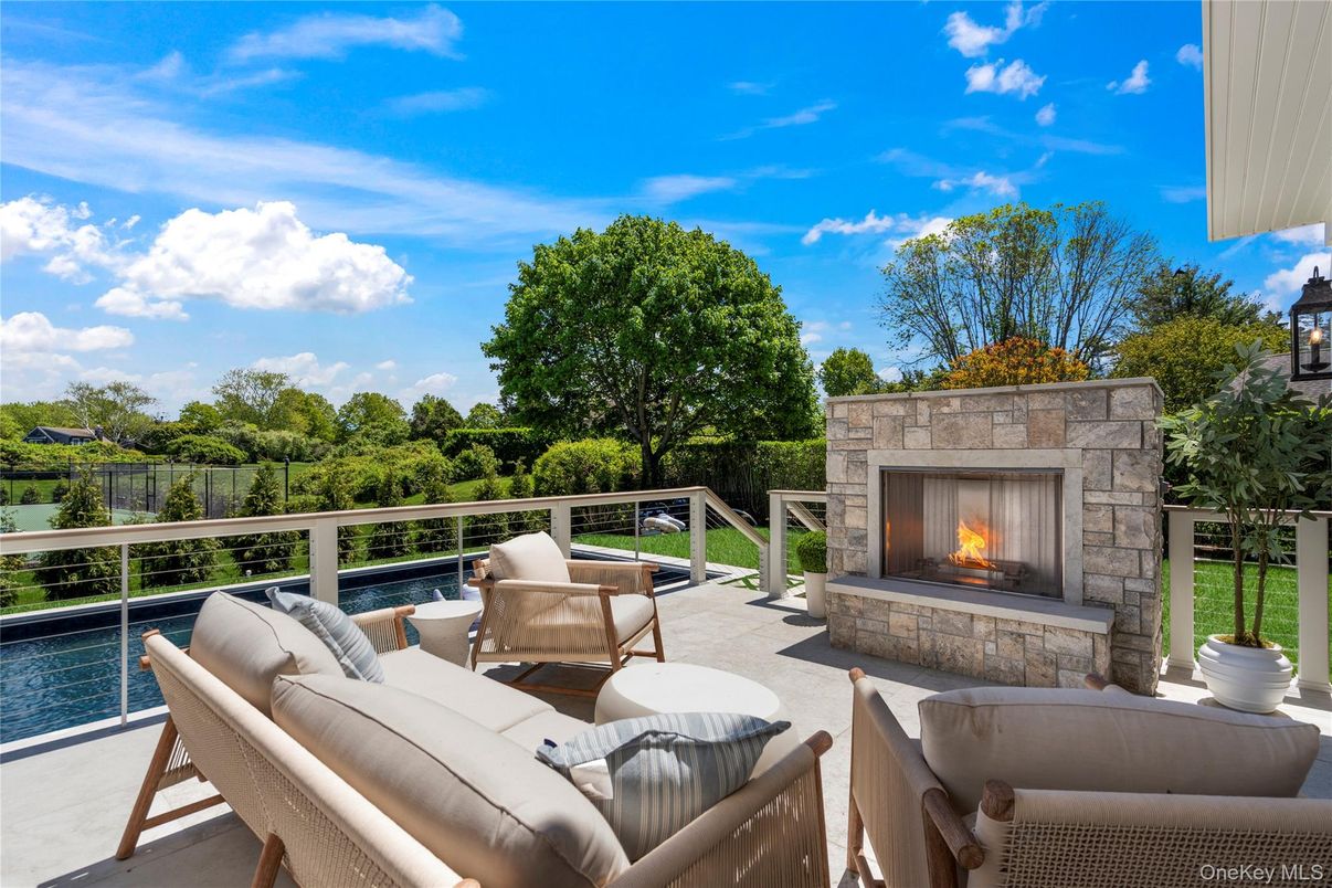 Exterior, Fireplace, Pool