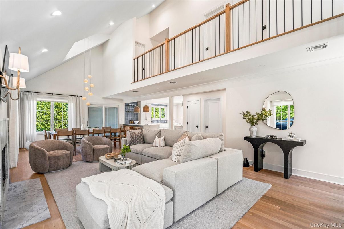 Dining room, Interior, Living room, Pendant Lights, Recessed Lighting, Wood Texture Flooring