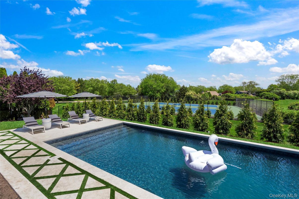 Exterior, Pool, Water