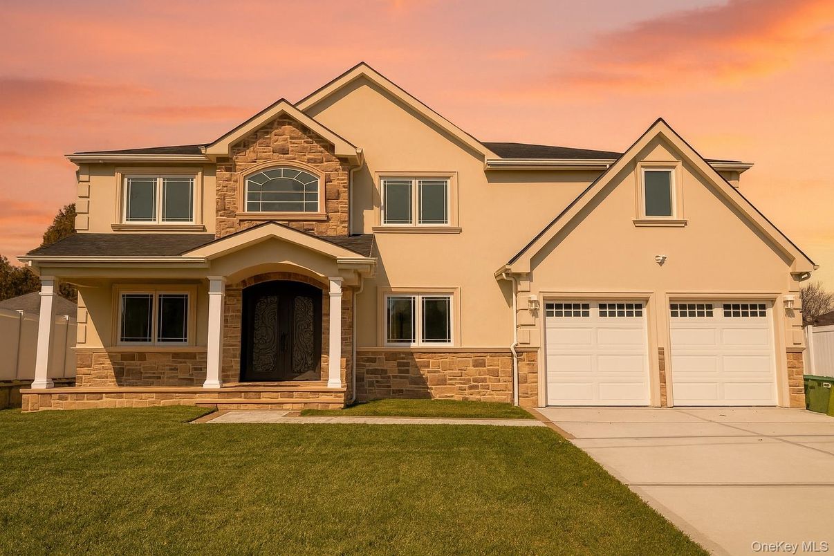 Attached, Exterior, Facade, Brick Traditional