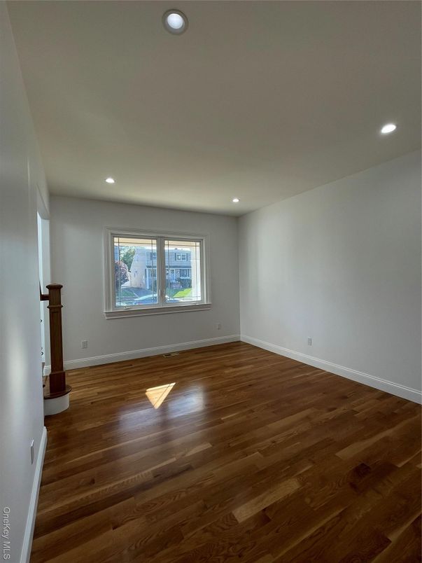 Empty room, Interior, Recessed Lighting, Wooden Walls
