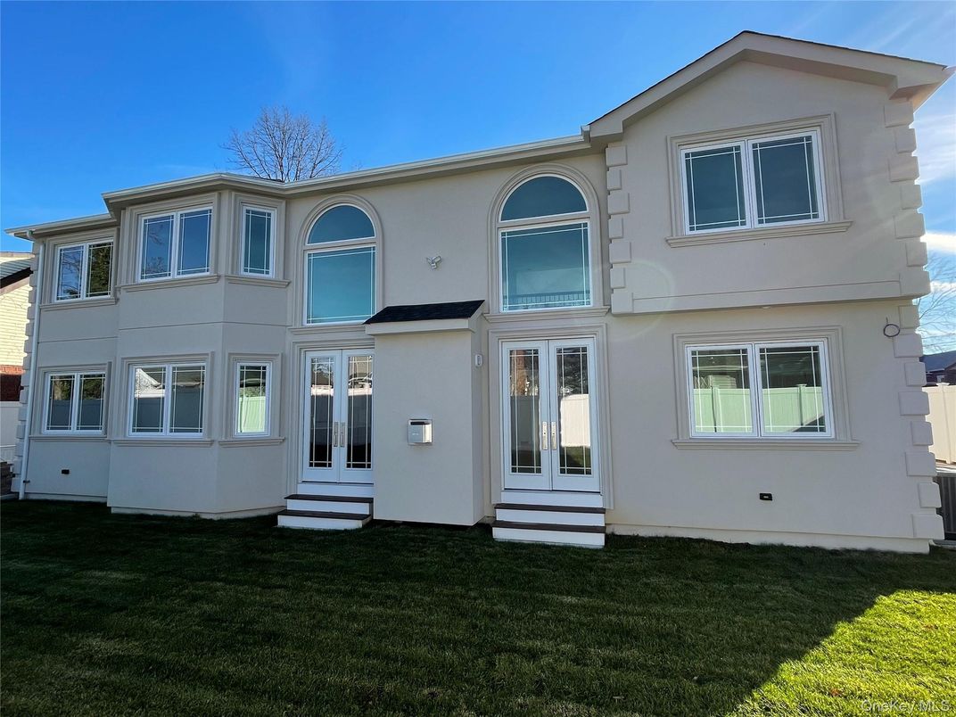 Exterior, Facade, Rowhouse