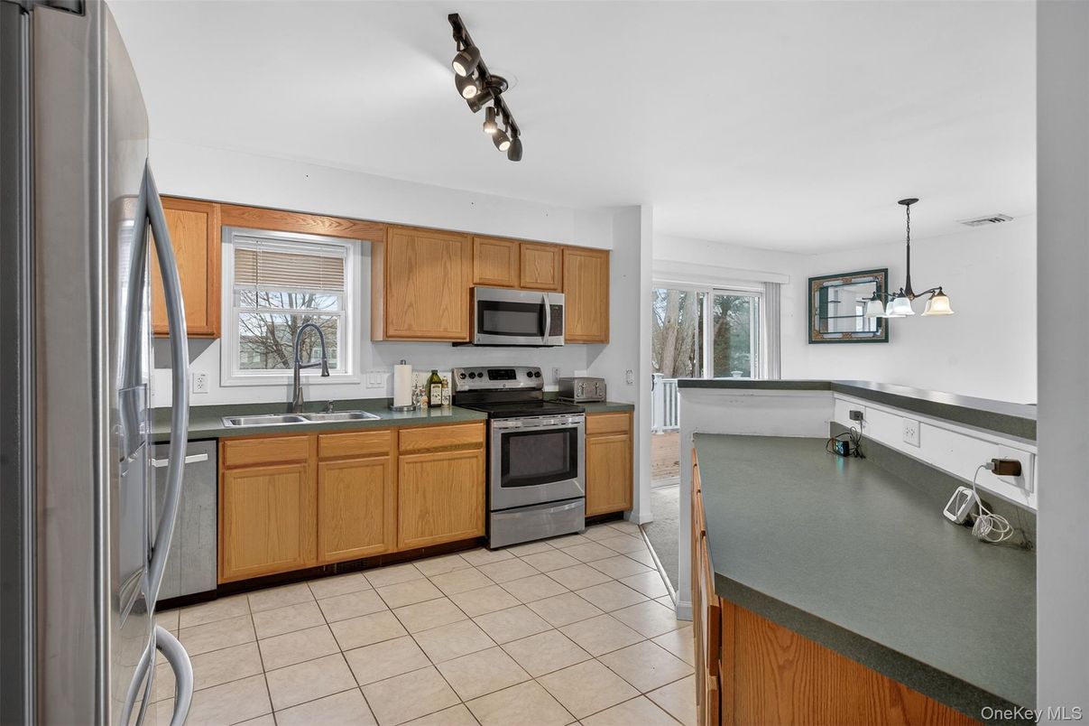 Interior, Kitchen, Pendant Lights, Stainless Steel Appliances