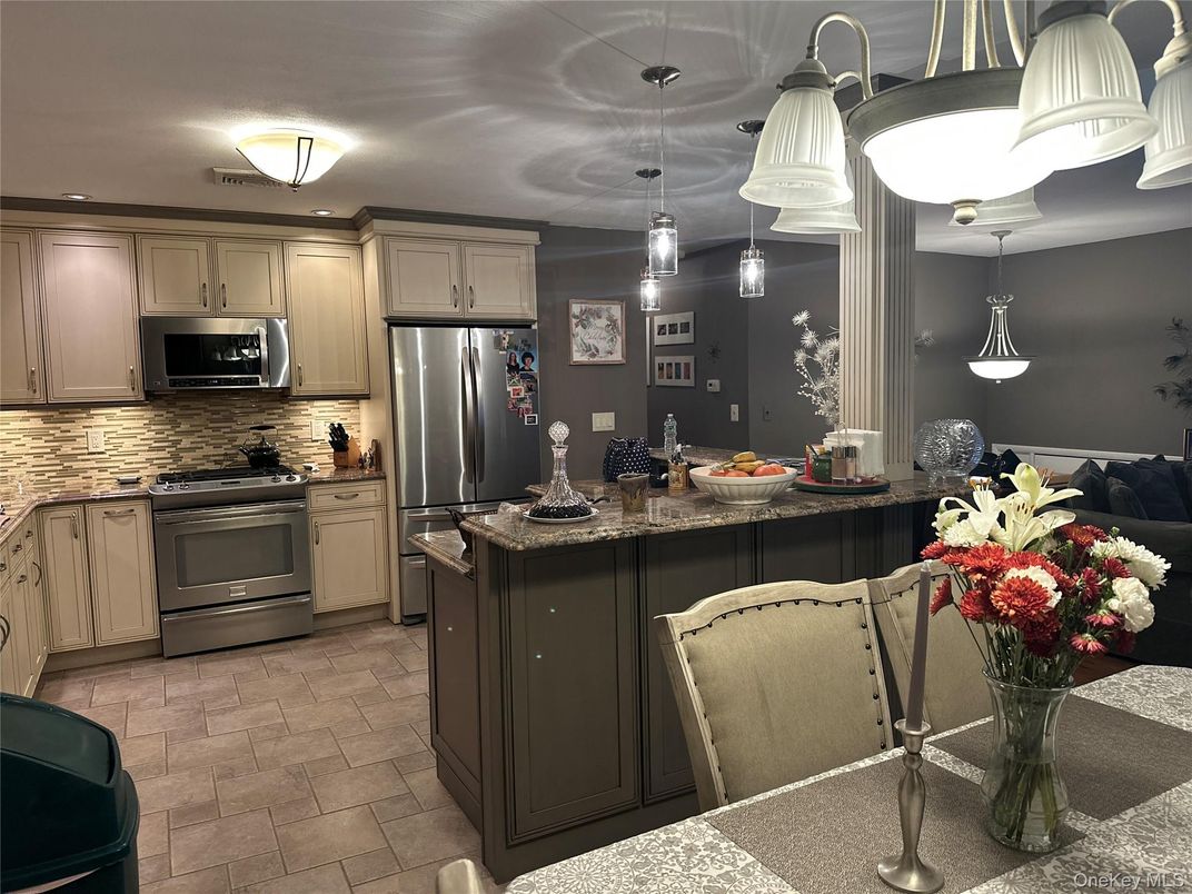 Interior, Kitchen, Pendant Lights, Stainless Steel Appliances