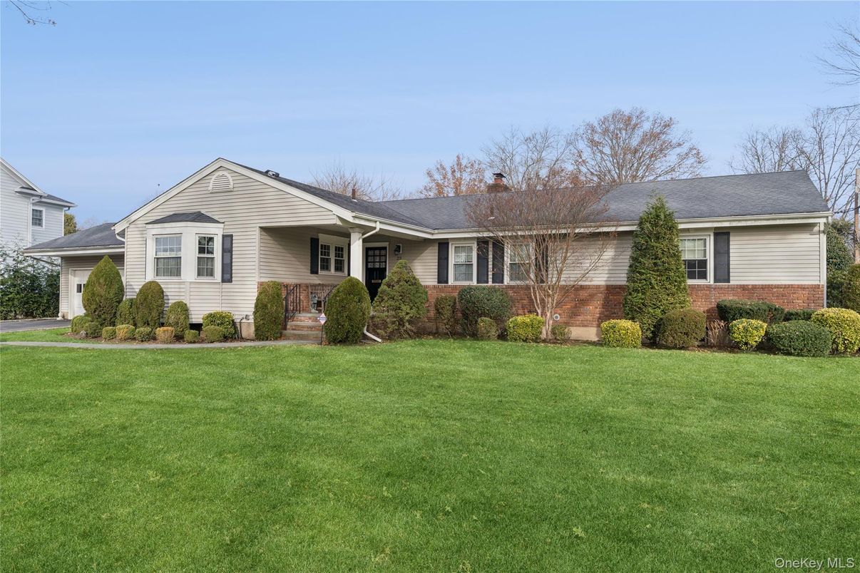 Attached, Exterior, Facade, Brick Facade, Ranch