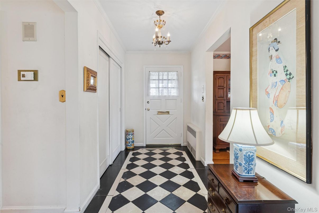 Chandelier, Interior