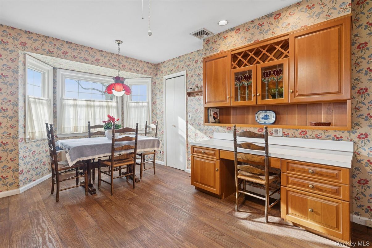 Dining room, Interior, Pendant Lights, Recessed Lighting, Wood Texture Flooring