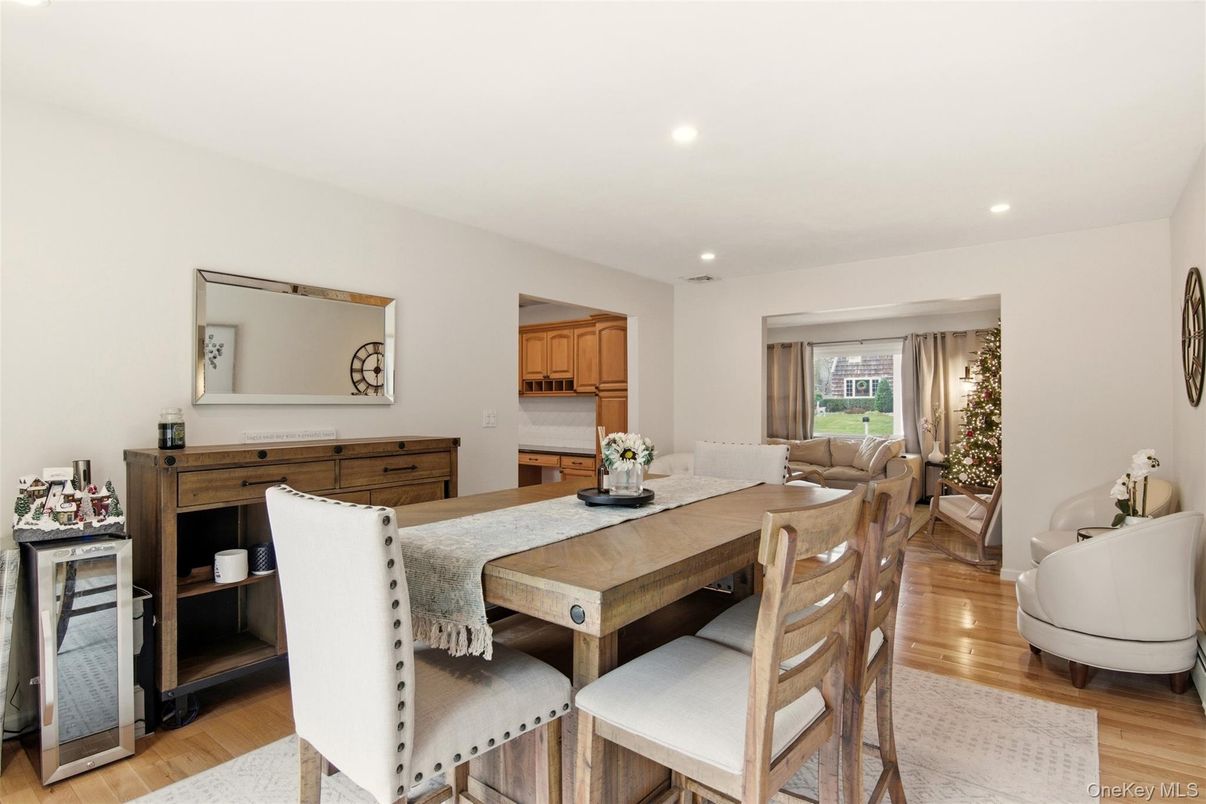 Dining room, Interior, Living room, Recessed Lighting, Wood Texture Flooring