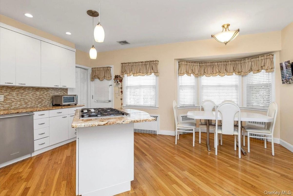 Dining room, Interior, Kitchen, Pendant Lights, Recessed Lighting, Wood Texture Flooring