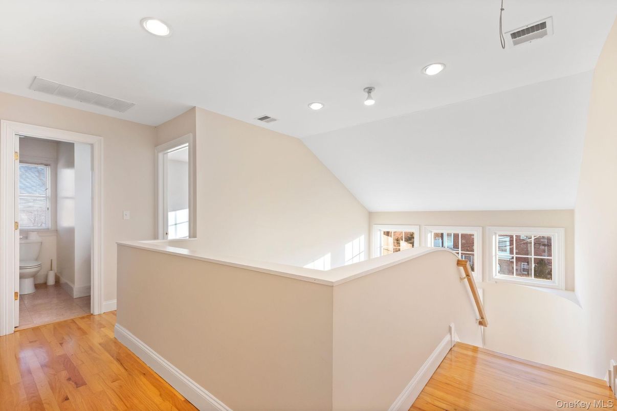 Bathroom, Interior, Recessed Lighting, Wood Texture Flooring