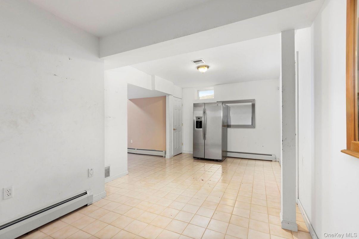 Elevator, Empty room, Interior
