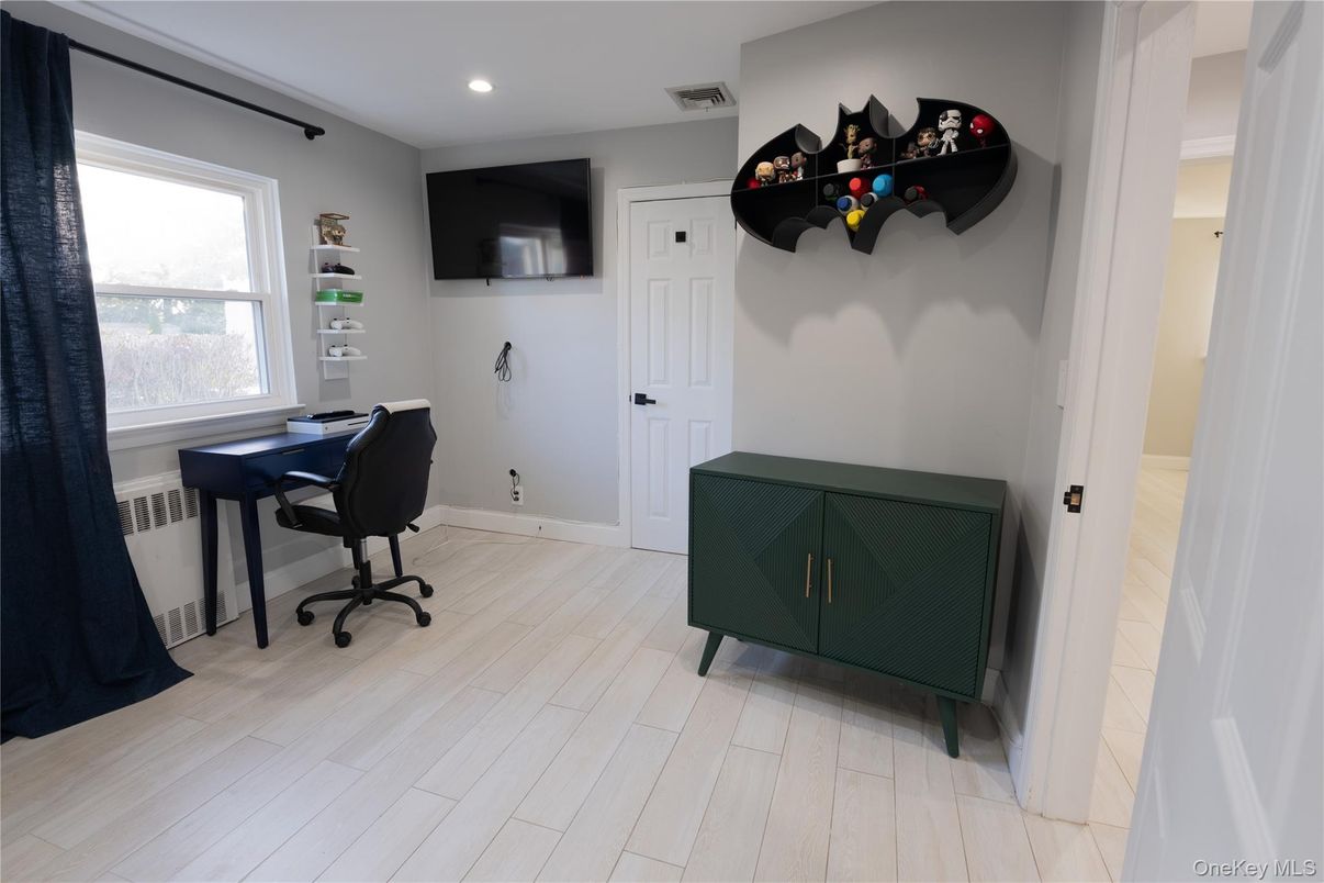 Home Office, Interior, Recessed Lighting, Wood Texture Flooring