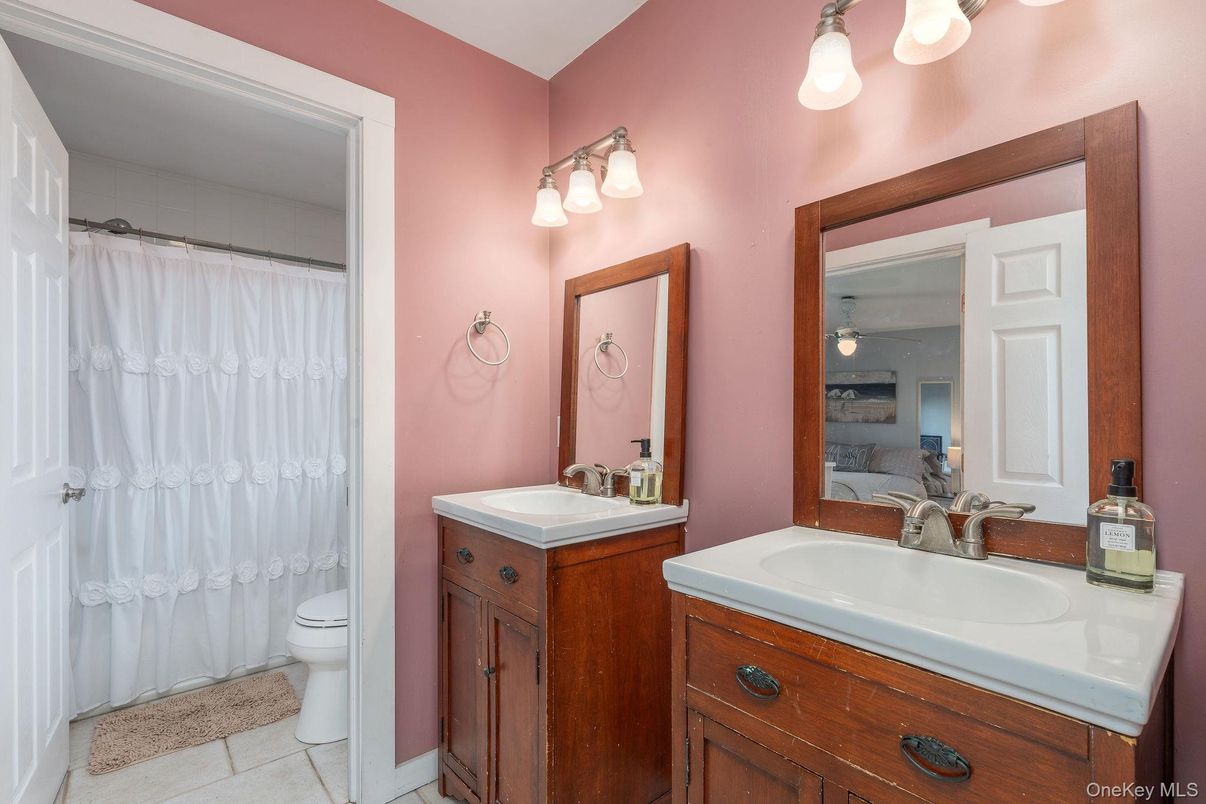 Bathroom, Dual Sink Vanities, Interior