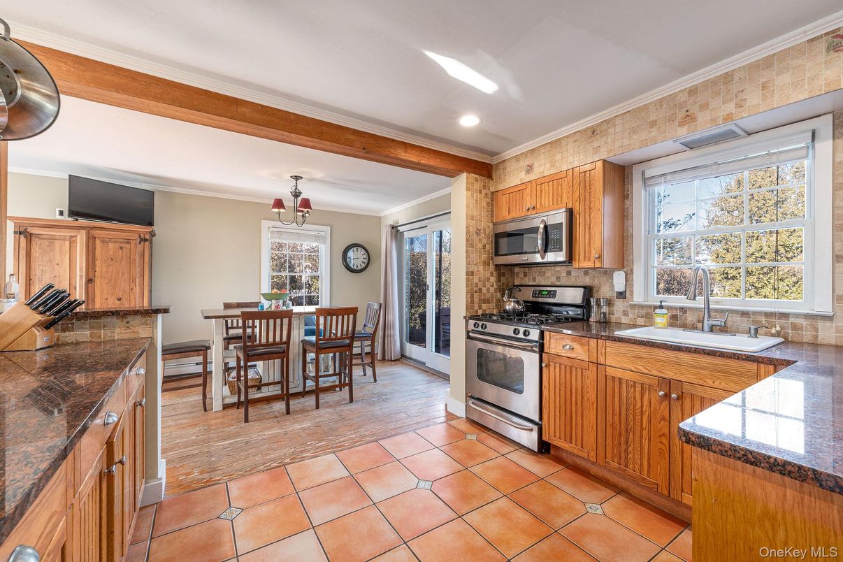 Dining room, Interior, Kitchen, Recessed Lighting, Stainless Steel Appliances