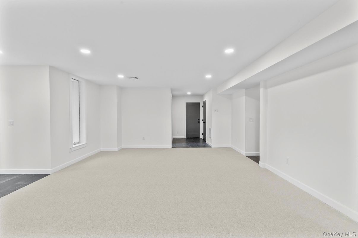 Empty room, Interior, Recessed Lighting