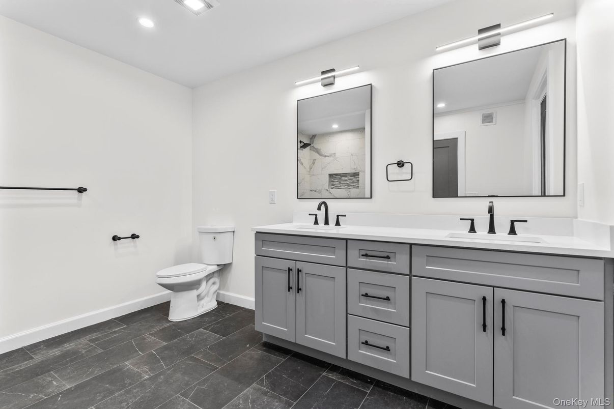 Bathroom, Dual Sink Vanities, Interior, Recessed Lighting