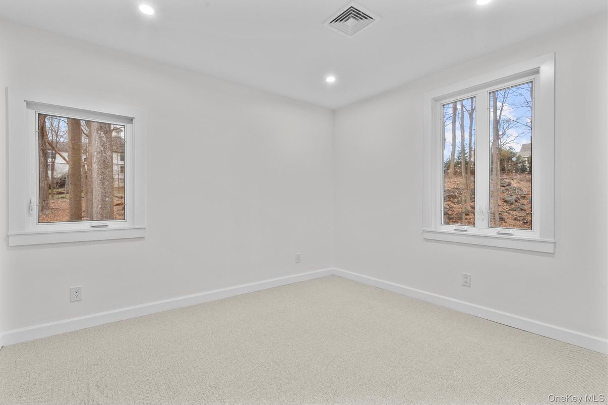 Empty room, Interior, Recessed Lighting