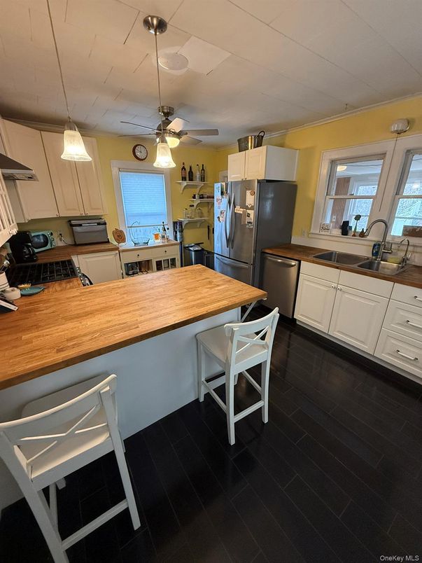 Dining room, Interior, Kitchen, Pendant Lights, Wood Texture Flooring