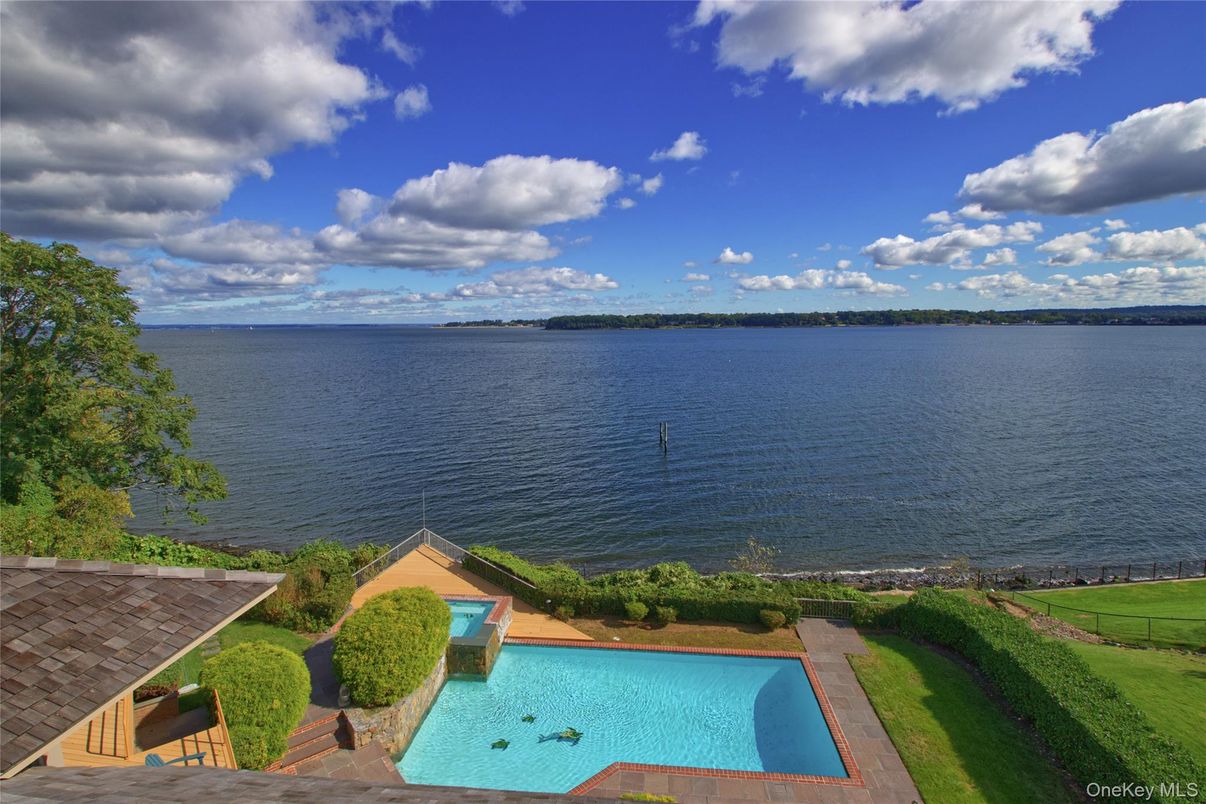 Exterior, Pool, Water