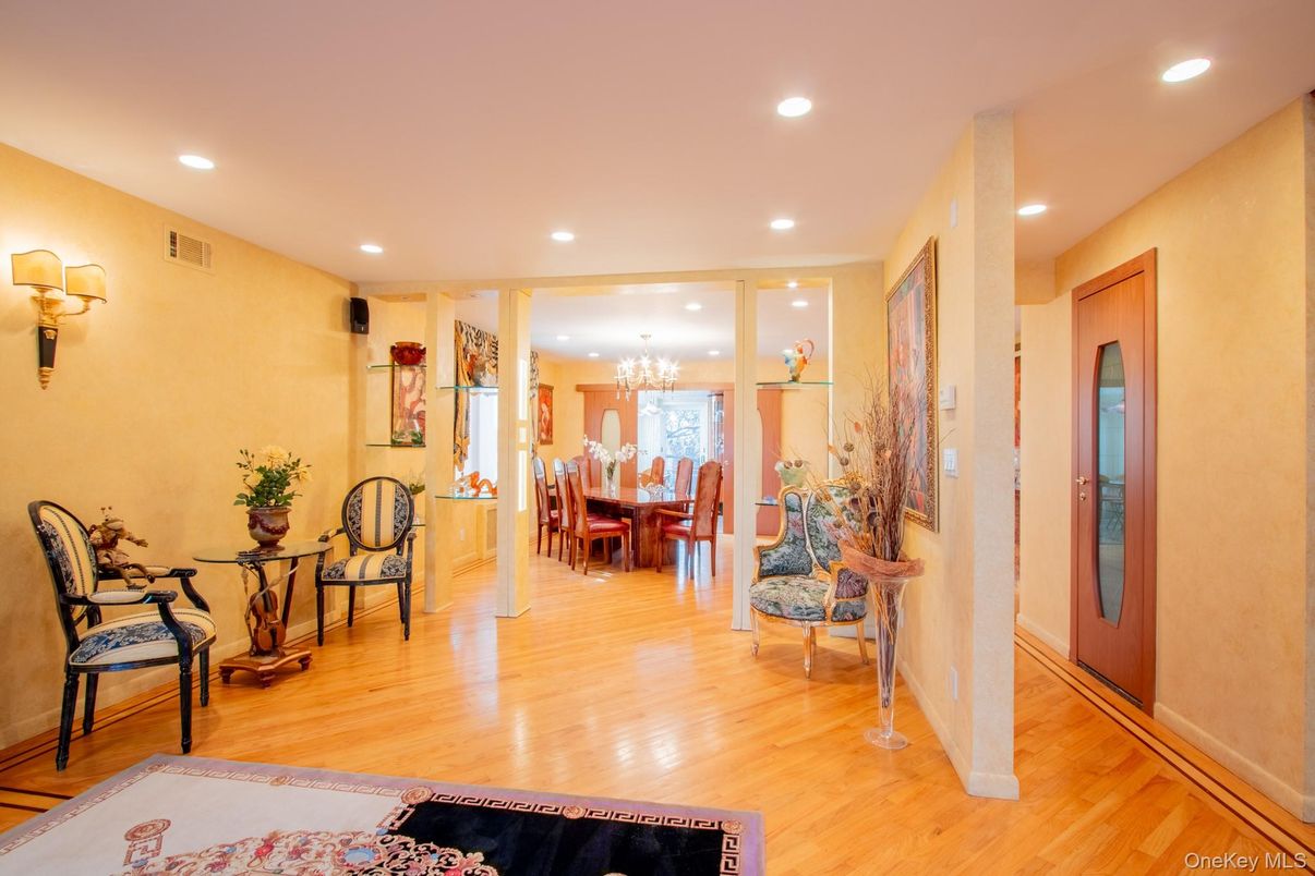 Chandelier, Dining room, Interior, Recessed Lighting, Wood Texture Flooring