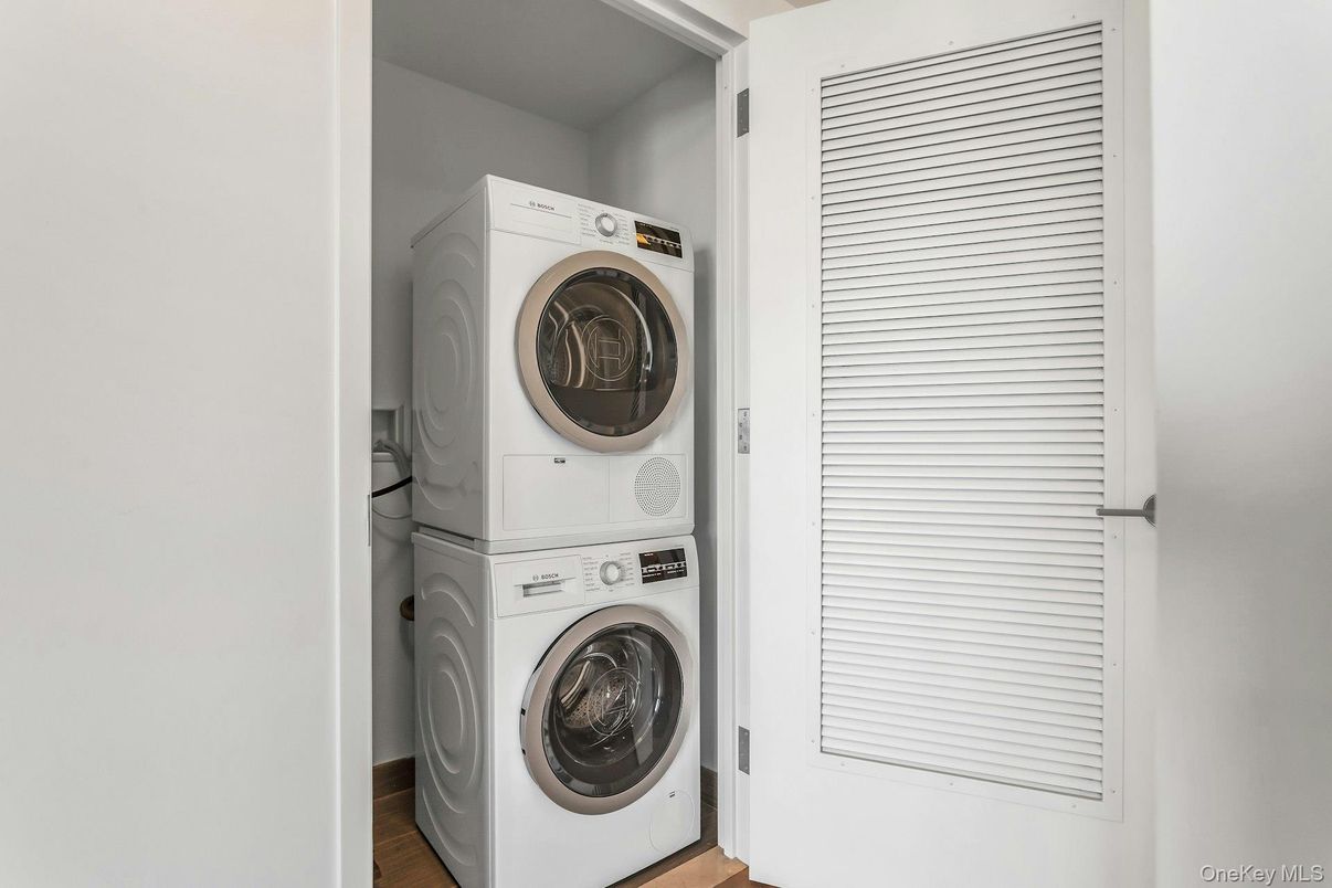Interior, Utility Closets, Washer, Wood Texture Flooring
