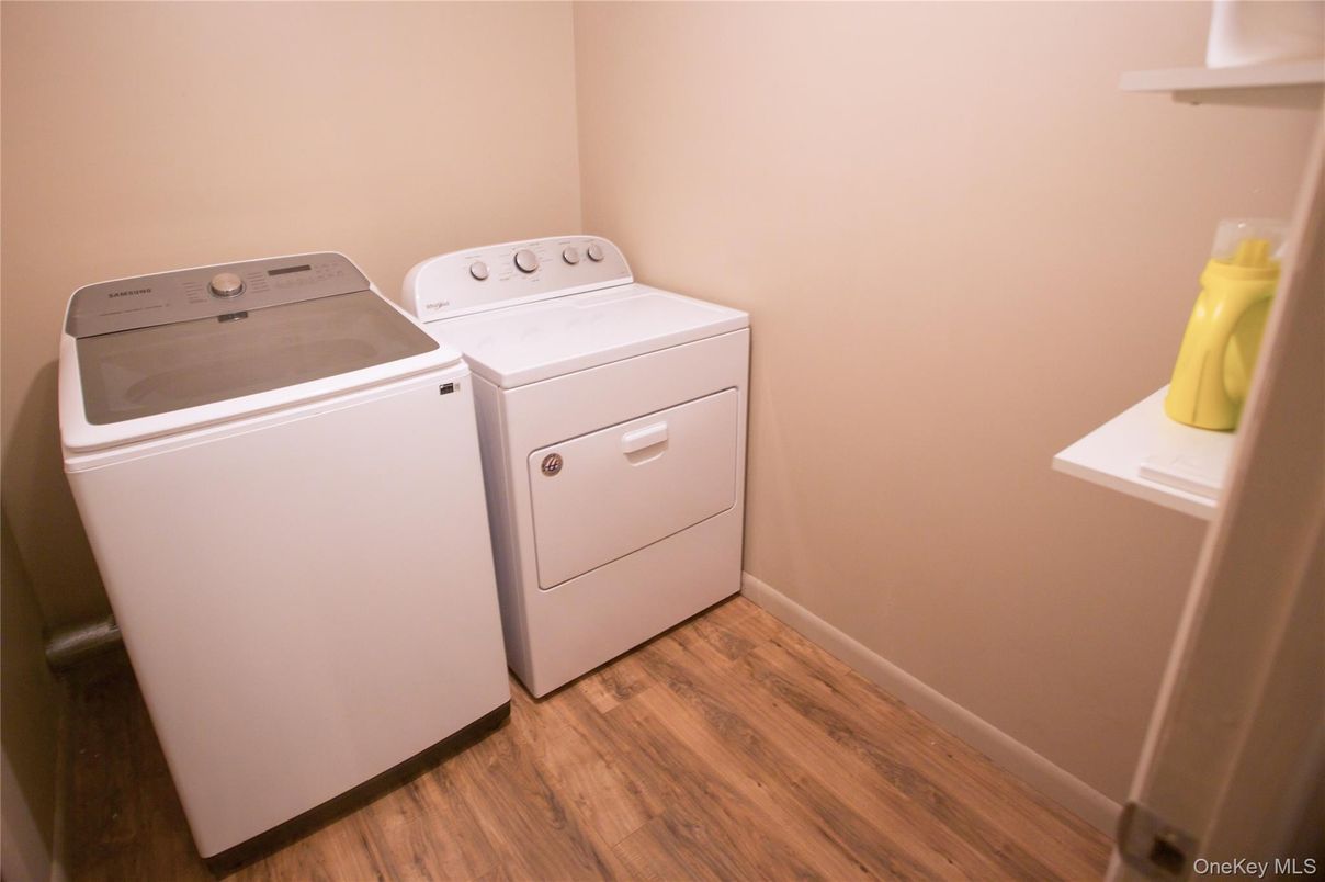 Interior, Washer, Wood Texture Flooring