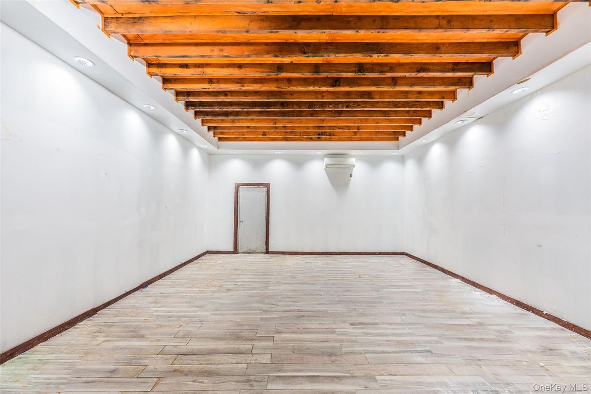 Empty room, Interior, Recessed Lighting, Wooden Beams, Wood Texture Flooring