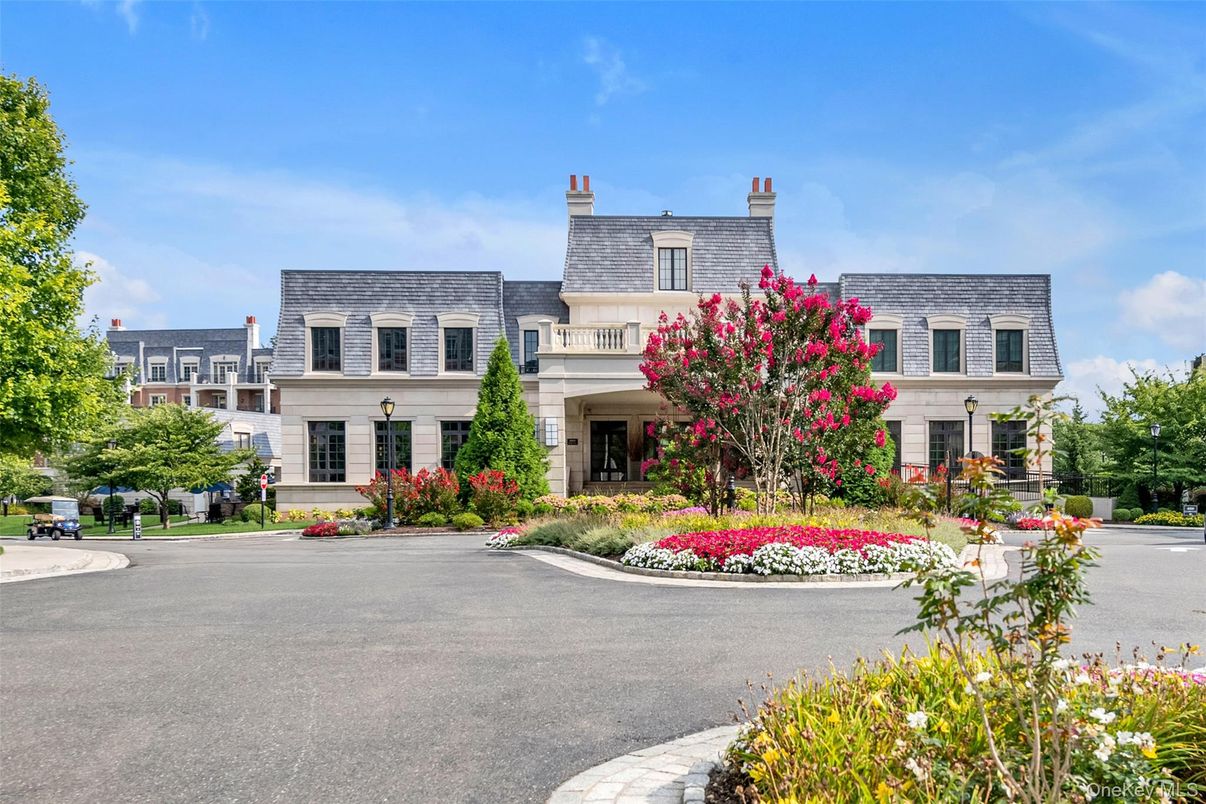 Exterior, Facade, Rowhouse