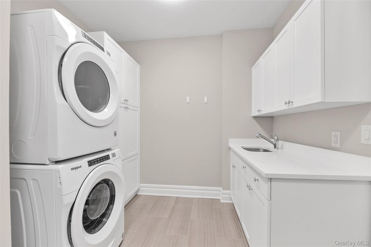 Interior, Washer, Wood Texture Flooring