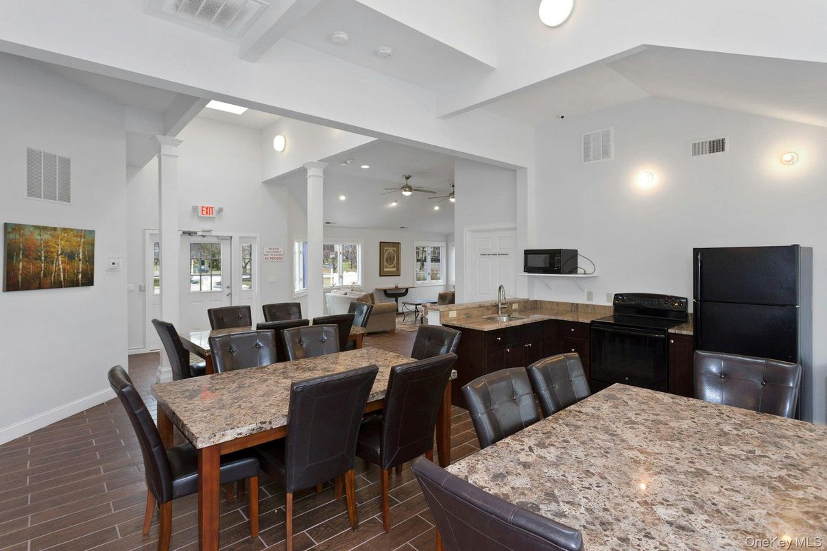 Dining room, Interior, Recessed Lighting