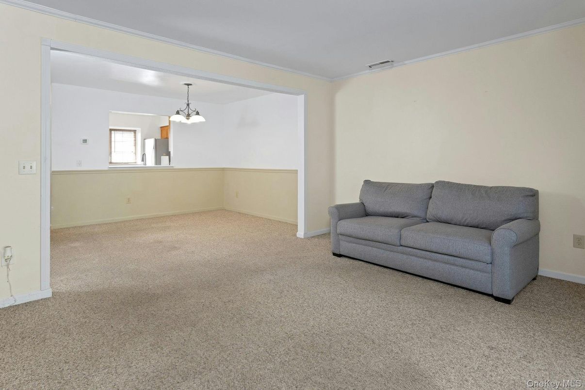 Chandelier, Empty room, Interior, Pendant Lights
